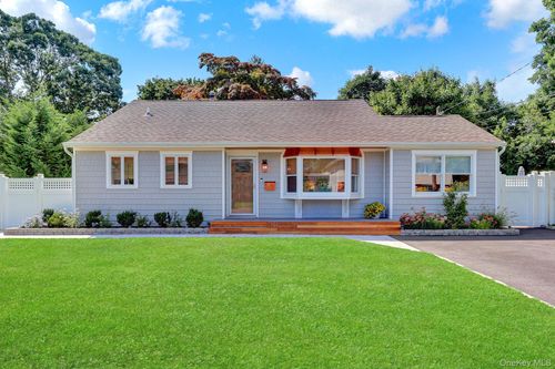 116 Washington Ave, West Sayville, NY, 11796-1022 | Card Image