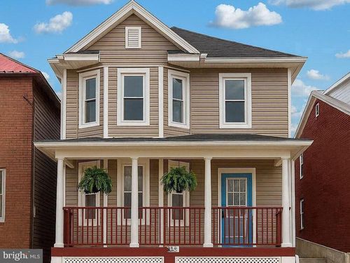 633 N Queen St, MARTINSBURG, WV, 25404-3538 | Card Image