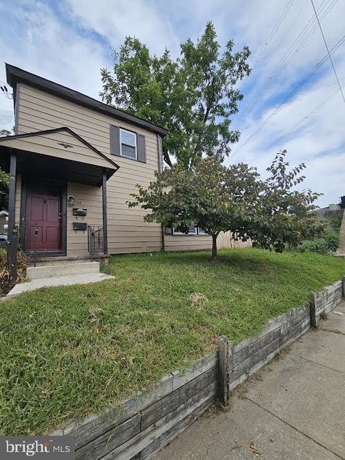 66 E Red Bank Ave, Woodbury, NJ, 08096-1622 | Card Image