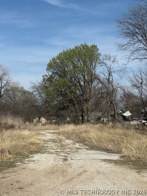 402 E 9th Street, Ada, OK, 74820 | Card Image