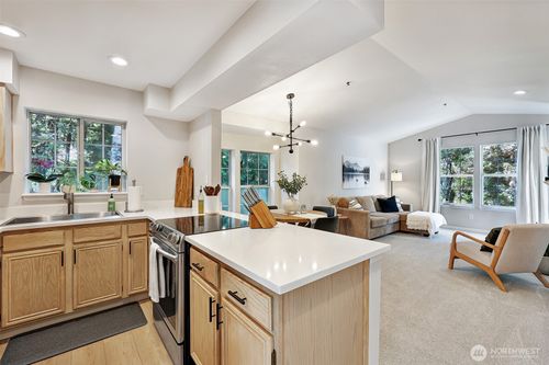 apt-4-301-2600 118th Ave Se, Bellevue, WA, 98005-8158 | Card Image