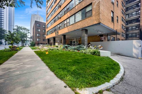 310-6118 Sheridan Rd, Chicago, IL, 60660-2840 | Card Image