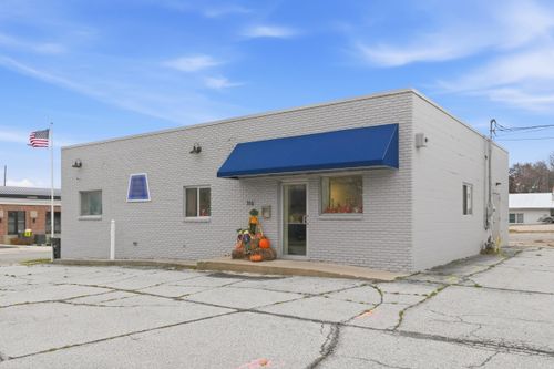 116 E Wayne St, Lagrange, IN, 46761-1847 | Card Image