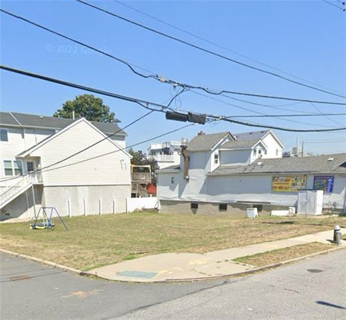 649 Oceanside Ave, Staten Island, NY, 10305-4107 | Card Image