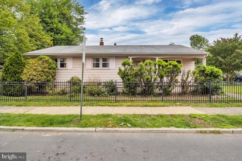 321 Edgewood Ave, AUDUBON, NJ, 08106-2226 | Card Image