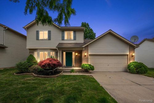 125 Algansee Dr, Troy, MI, 48083-1611 | Card Image