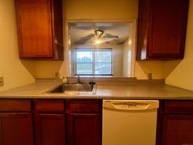 APT-14 - 70 Brown Ave, Condo with 2 bedrooms, 2 bathrooms and null parking in Griswold CT | Image 9