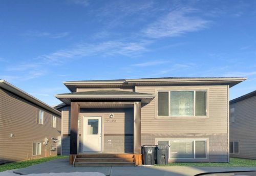 b-9522 112 Avenue, Clairmont, AB, T8X5C8 | Card Image