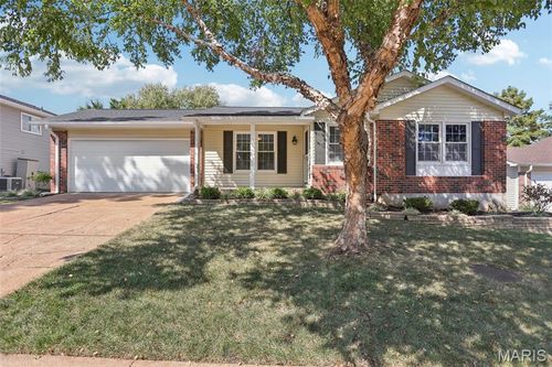313 Oakfield Dr, Ballwin, MO, 63021-7410 | Card Image