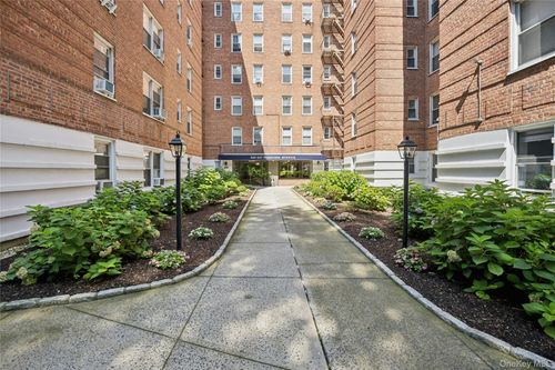 3p-247 Parkview Ave, Yonkers, NY, 10708-1322 | Card Image