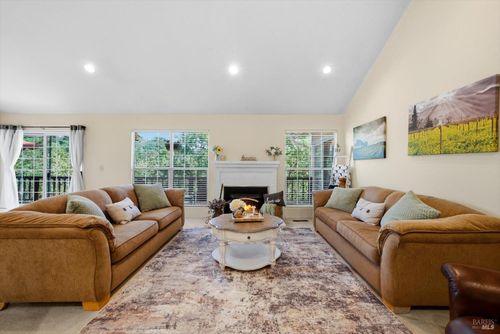 258 Circle Oaks Drive, Napa, CA, 94558 | Card Image