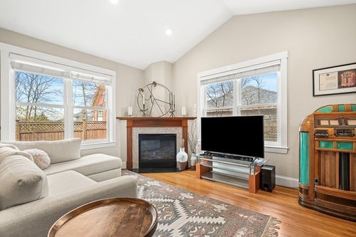 31-31 Mystic Ave, Winchester, MA, 01890-2933 | Card Image