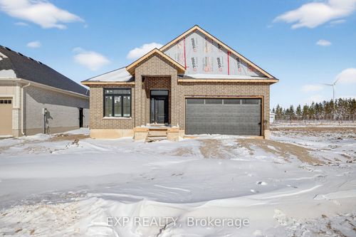 6 Sullivan St, Grand Bend, ON, N0M1T0 | Card Image