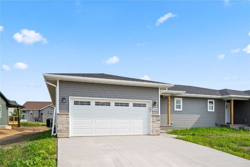 3890 Quail Trail Dr, Marion, IA, 52302-4840 | Card Image