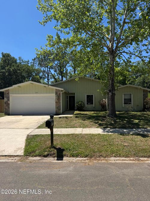 8321 Crosswind Rd, Jacksonville, FL, 32244-5457 | Card Image