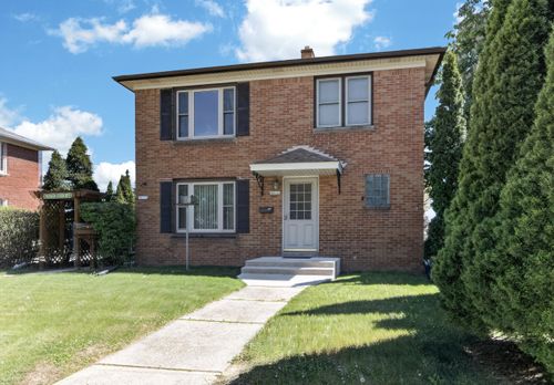 10111 W Cleveland Ave, WEST ALLIS, WI, 53227-3345 | Card Image