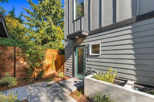 806 B S Rose St, Seattle, WA, 98108-4124 | Card Image