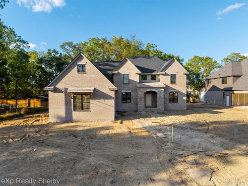 1051 E Avon Rd, Rochester Hills, MI, 48307-2400 | Card Image