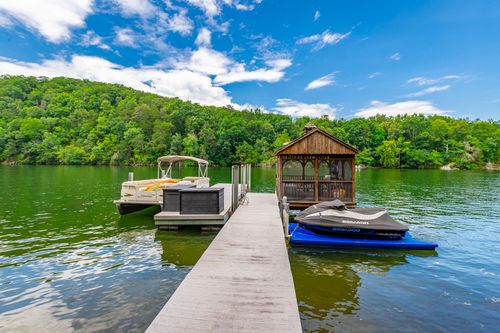 1033 Clift Cave Dr, Soddy Daisy, TN, 37379-5704 | Card Image