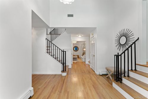 2 Locust Ln, Bronxville, NY, 10708-4916 | Card Image