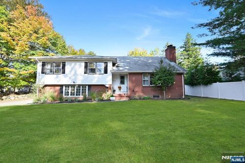 211 Airmount Rd, Mahwah, NJ, 07430-1930 | Card Image