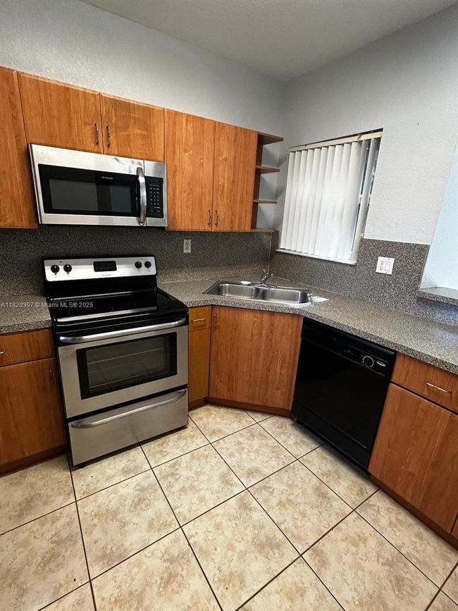 865 - 865 Sw 6 Th Ct, Townhouse with 3 bedrooms, 3 bathrooms and null parking in Florida City FL | Image 13