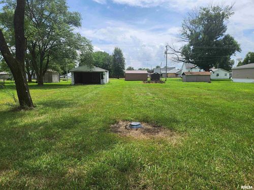 105 W 1st St, Ina, IL, 62846 | Card Image