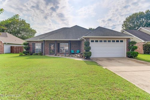 7621 Falcon Cir, Ocean Springs, MS, 39564-7031 | Card Image