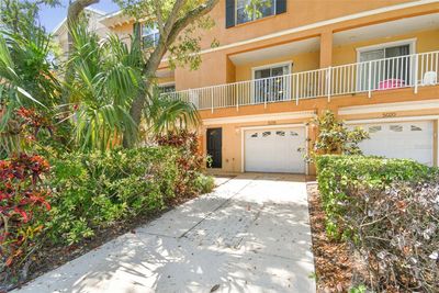 5018 W Lancaster Street, Townhouse with 3 bedrooms, 2 bathrooms and null parking in Tampa FL | Image 2