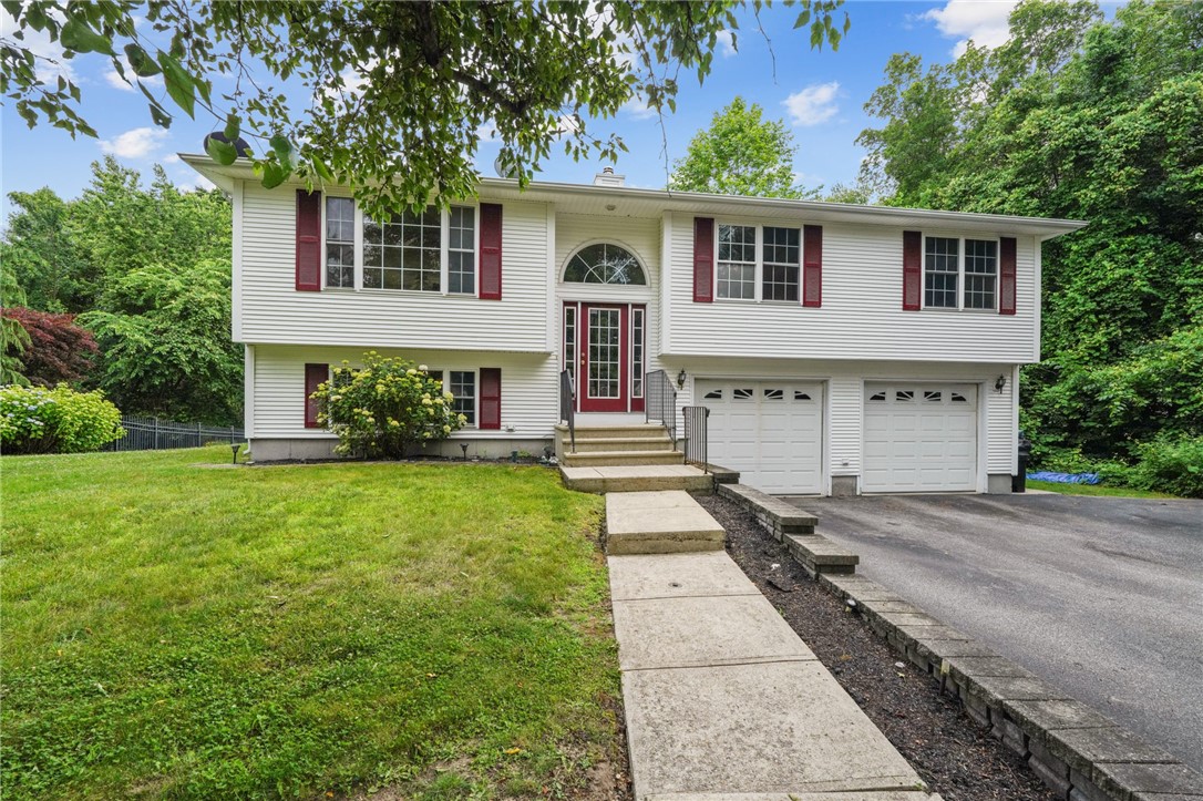 Capri Dr, Johnston, RI 02919