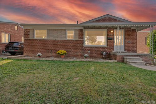 29243 Boston St, Saint Clair Shores, MI, 48081-3204 | Card Image