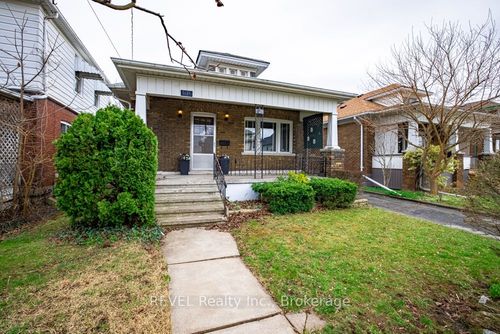 5176 Willmott St, Niagara Falls, ON, L2E2A5 | Card Image