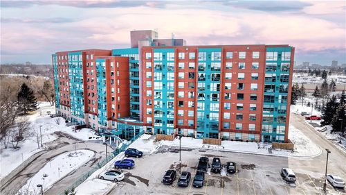 413-55 Blue Springs Dr, Waterloo, ON, N2J4T3 | Card Image