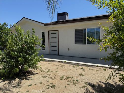 1/2 Quartz, Winnetka, CA, 91306 | Card Image