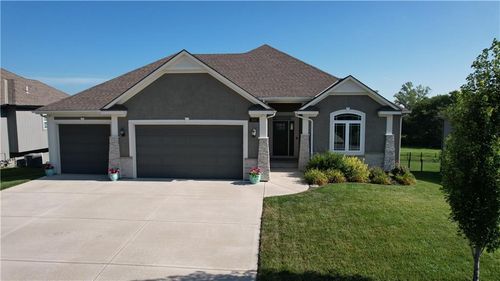 2010 Ne 114th Ter, Kansas City, MO, 64155-1486 | Card Image