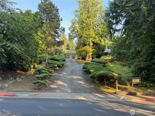 8855 Points Dr Ne, Clyde Hill, WA, 98004-1615 | Card Image
