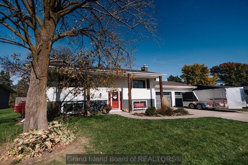 2105 M St, Aurora, NE, 68818-2151 | Card Image