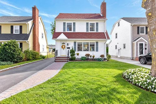 40 Cambridge Ave, Garden City, NY, 11530-5125 | Card Image
