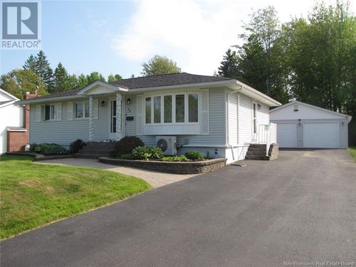 44 Woodlawn Ave, Moncton, NB, E1E2J9 | Card Image