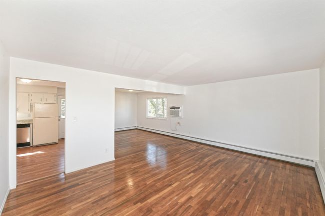 APT-1 - 8 Harbor Hill Rd, Home with 3 bedrooms, 2 bathrooms and null parking in Glen Cove NY | Image 6