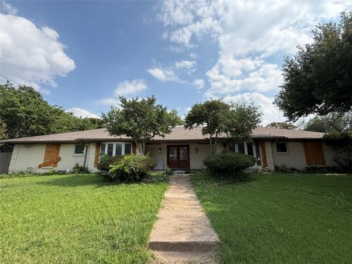 1013 Rockmoor Dr, Edgecliff Village, TX, 76134-2512 | Card Image