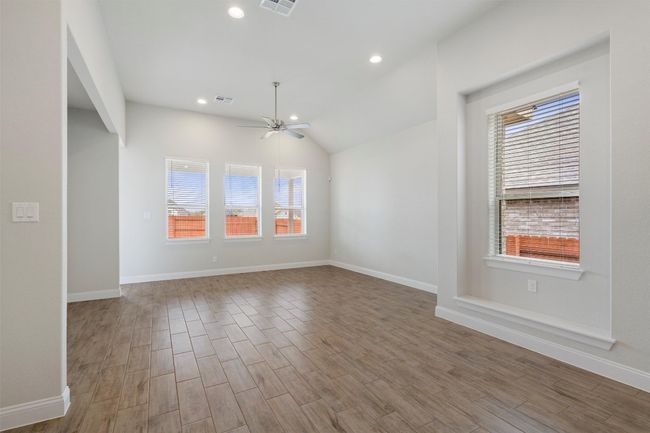 Dining/Living Pic (pic from 2024 prior to current tenant moving in). | Image 7
