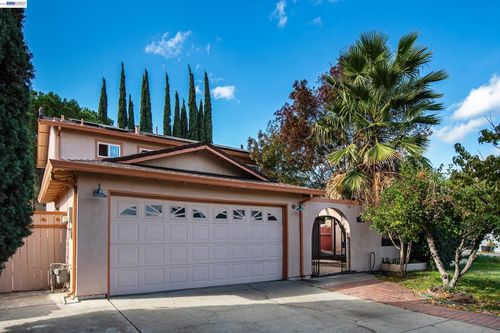 3241 Arnaudo Ln, Tracy, CA, 95376-1805 | Card Image