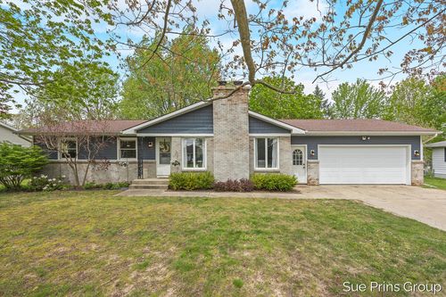 2595 Rosewood St, Jenison, MI, 49428-8709 | Card Image