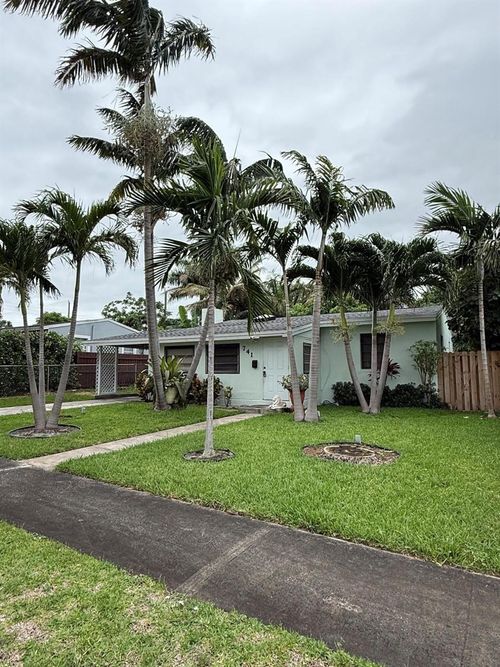 741 Roseland Dr, West Palm Beach, FL, 33405-2110 | Card Image