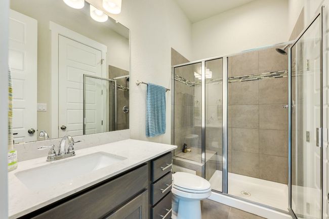 Full bath off of seconadary living area | Image 30