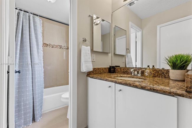 6800 Bayfront Cir, House other with 3 bedrooms, 3 bathrooms and null parking in Margate FL | Image 28