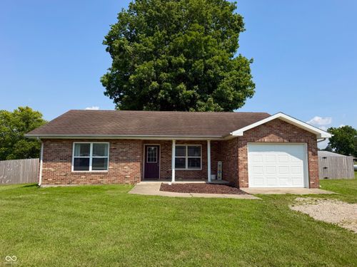 226 E Court Dr, Cayuga, IN, 47928-8201 | Card Image