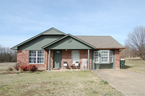 608 Pine St, Henryetta, OK, 74437-1642 | Card Image