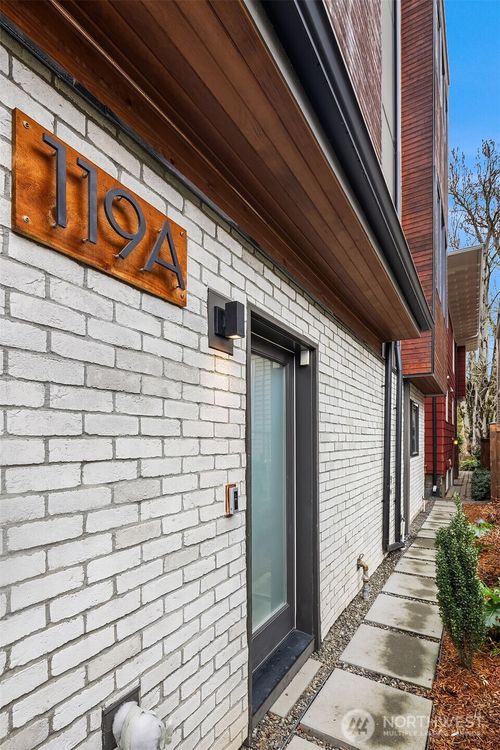 119 A 18th Ave E, Seattle, WA, 98112 | Card Image